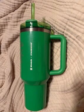 Green Travel Tumbler with Handle and Straw